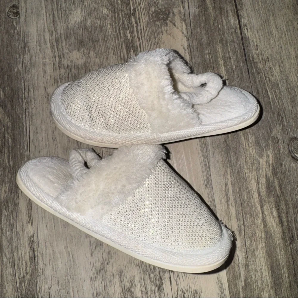 ☀️6/$20☀️ Kids' Cozy Ivory Shimmer Slippers